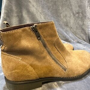 Montana Artisan Tan Suede Ankle Boots with Side Zipper size 8.5